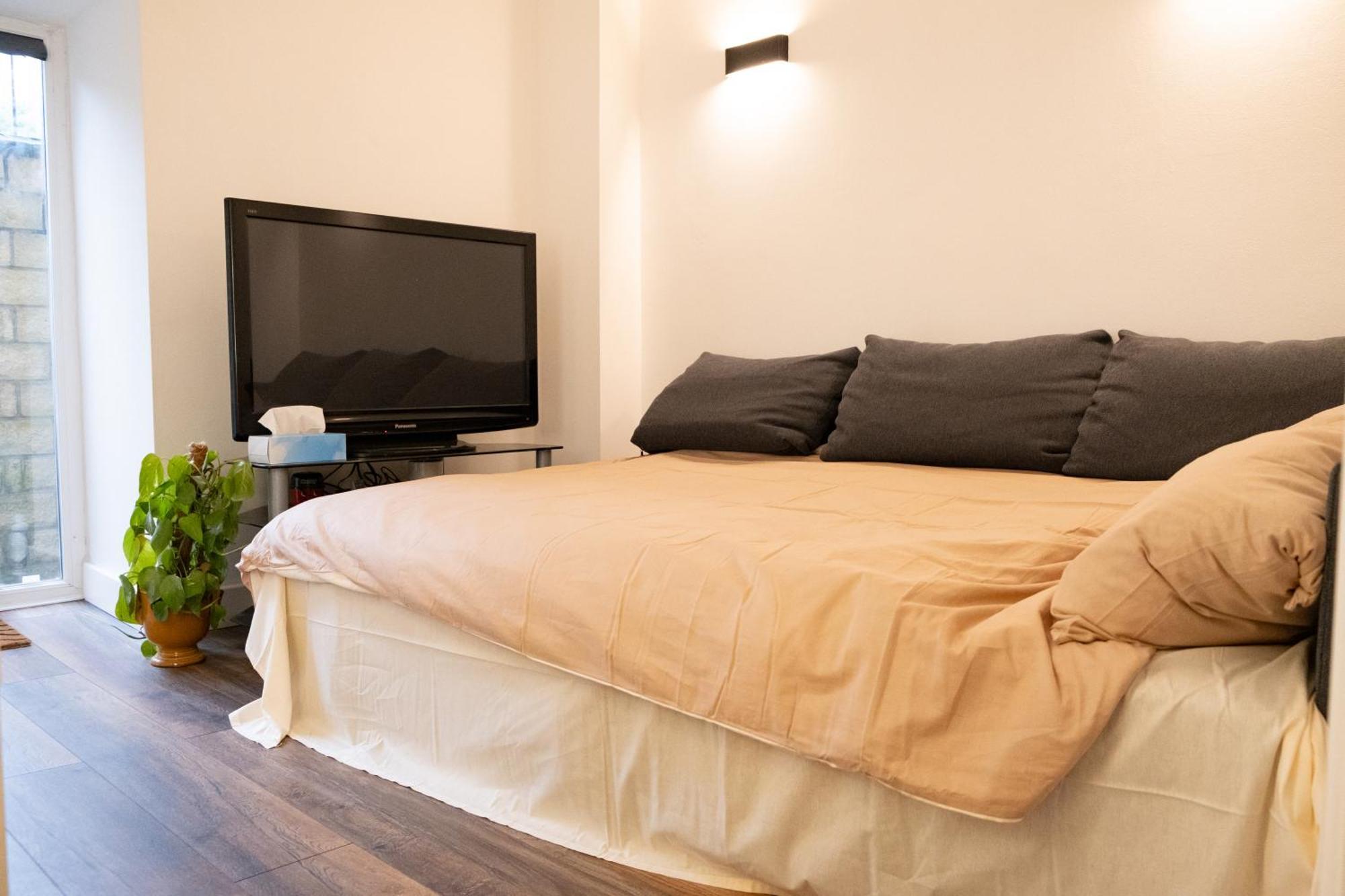 Flat Near Peak District Apartment Mossley Exterior photo