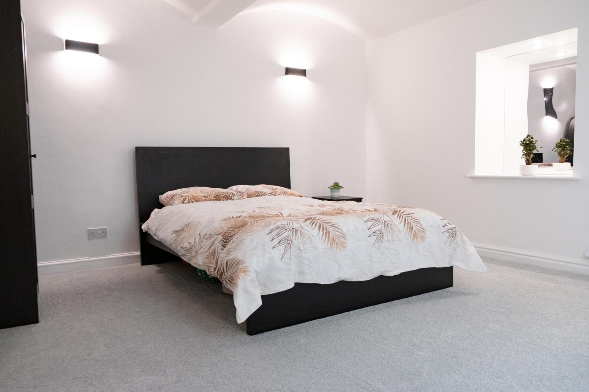 Flat Near Peak District Apartment Mossley Exterior photo